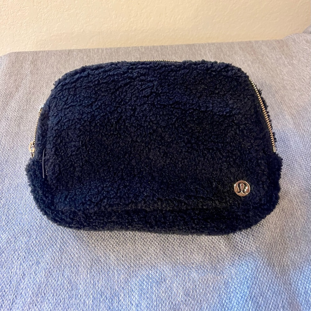 Lululemon Black Sherpa Pouch